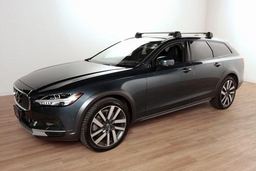 2022 Volvo V90 Cross Country B6