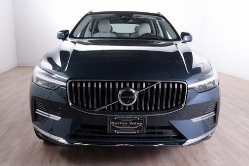 2023 Volvo XC60 B5 Ultimate Bright Theme