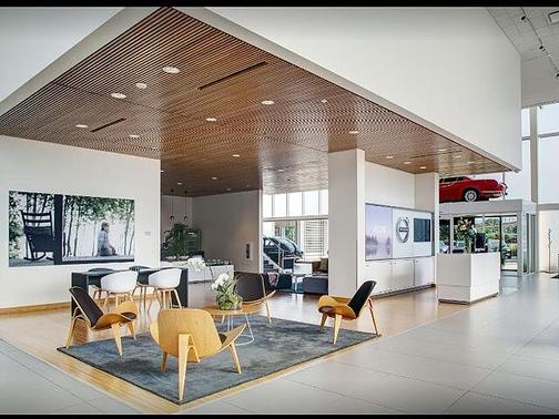 Crystal White 2023 Volvo XC40 Plus