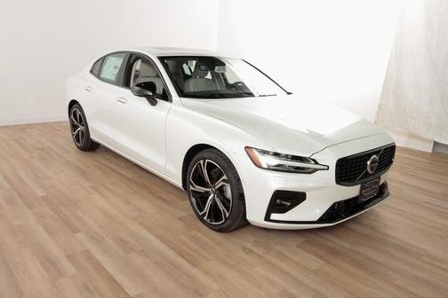 2024 Volvo S60 B5 Plus Dark Theme