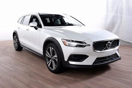 2025 Volvo V60 Cross Country Plus