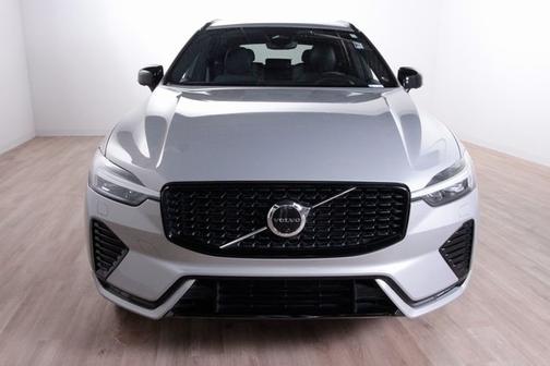 2022 Volvo XC60 B6 R-Design