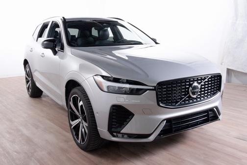 2022 Volvo XC60 B6 R-Design