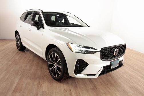 2024 Volvo XC60 B5 Plus Dark Theme