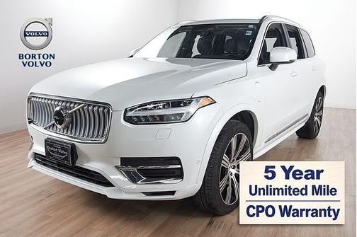 Crystal White 2024 Volvo XC90 Plus