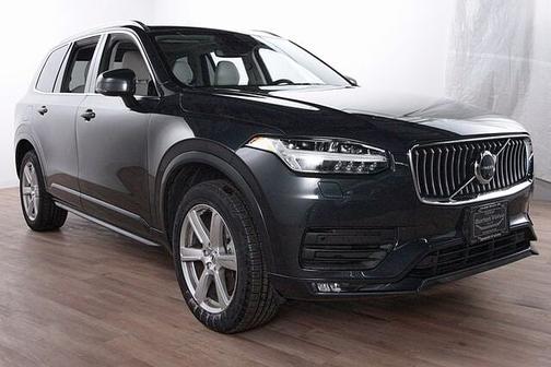 2022 Volvo XC90 T6 Momentum