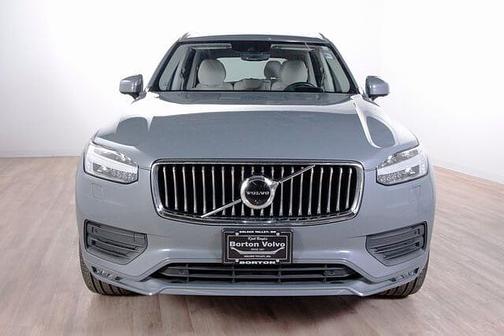 2022 Volvo XC90 T6 Momentum
