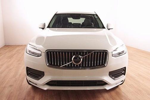 2022 Volvo XC90 T6 Momentum