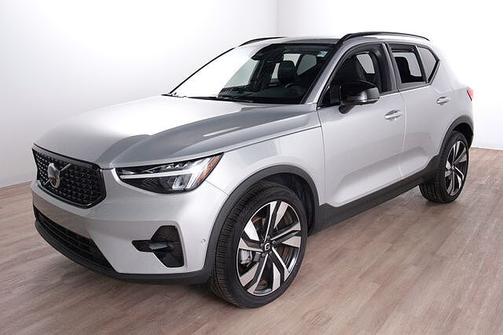 Vapour Grey 2025 Volvo XC40 Core