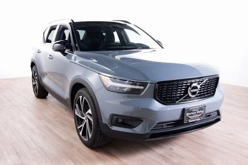 2022 Volvo XC40 R-Design