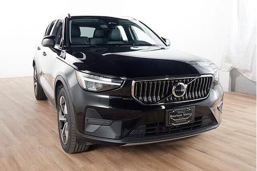 Onyx Black 2025 Volvo XC40 Core