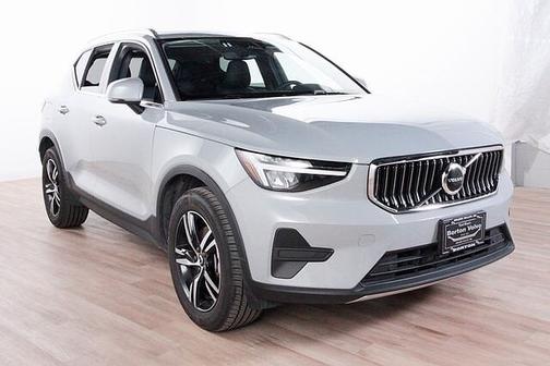 2025 Volvo XC40 Core