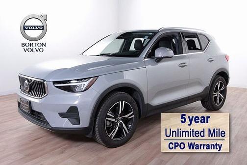 2025 Volvo XC40 Core