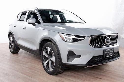 2025 Volvo XC40 Core