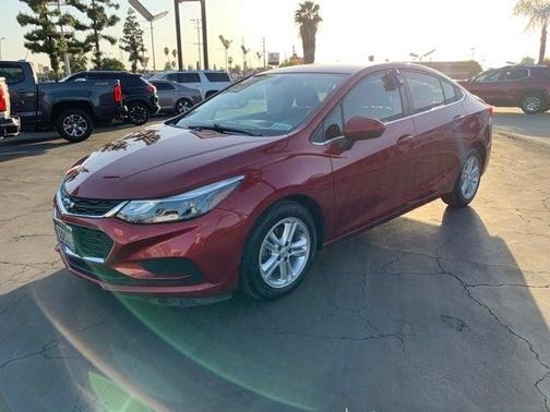 Photo 3 of 24 of 2017 Chevrolet Cruze LT