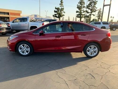 Photo 4 of 24 of 2017 Chevrolet Cruze LT
