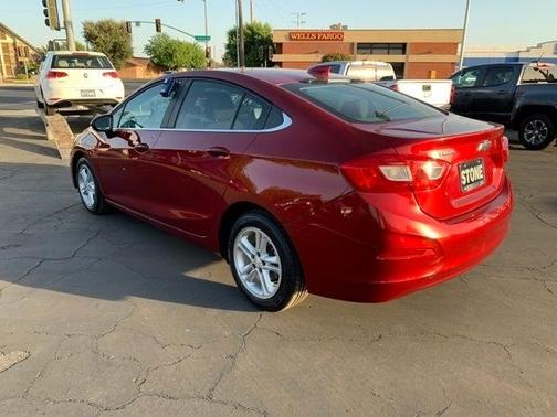 Photo 5 of 24 of 2017 Chevrolet Cruze LT