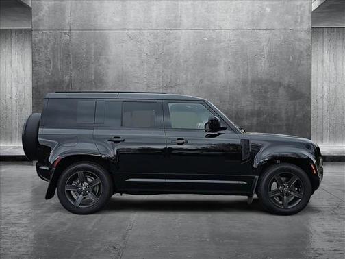 2025 Land Rover Defender 110 P400 X-Dynamic SE