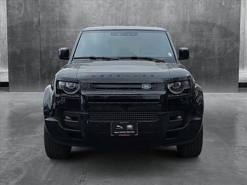 2025 Land Rover Defender 110 P400 X-Dynamic SE