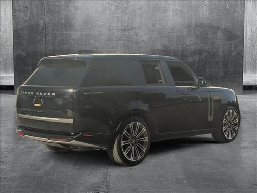 2025 Land Rover Range Rover P530 SE