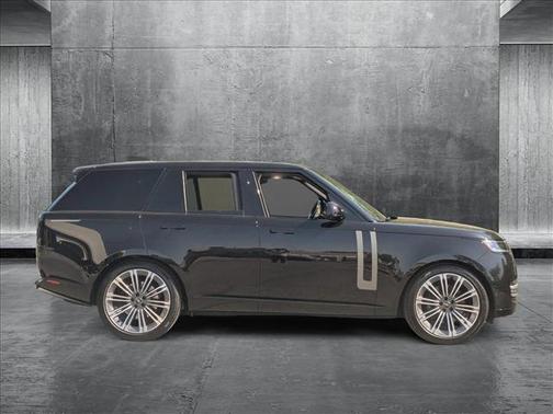 2025 Land Rover Range Rover P530 SE