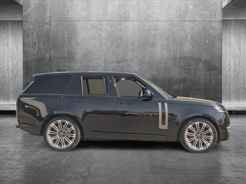 2025 Land Rover Range Rover P530 SE