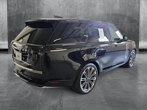 2025 Land Rover Range Rover P530 SE