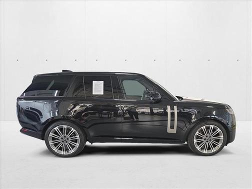 2025 Land Rover Range Rover P530 SE