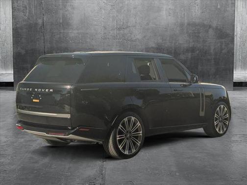 2025 Land Rover Range Rover P530 SE