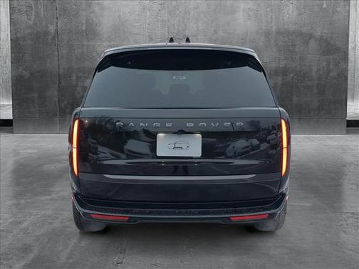 2025 Land Rover Range Rover P550e SE