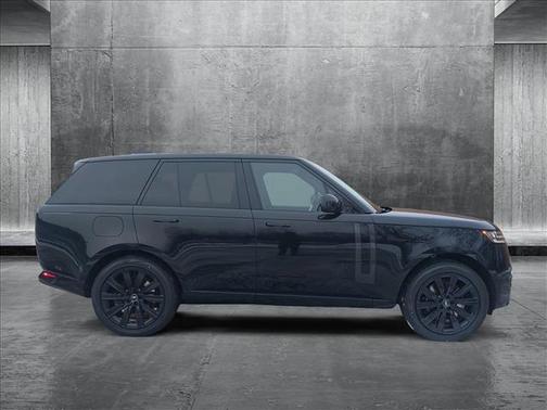 2025 Land Rover Range Rover P550e SE