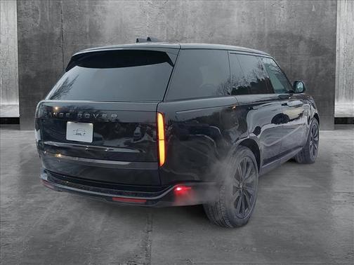 2025 Land Rover Range Rover P550e SE