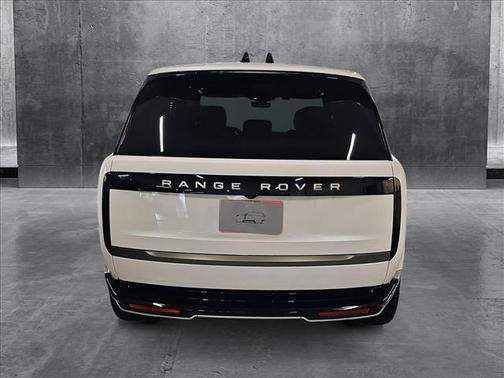 2025 Land Rover Range Rover P550e SE