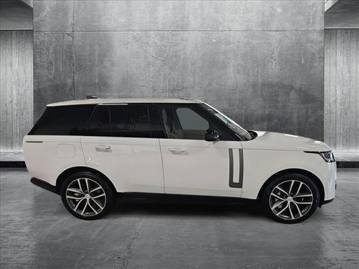 2025 Land Rover Range Rover P550e SE
