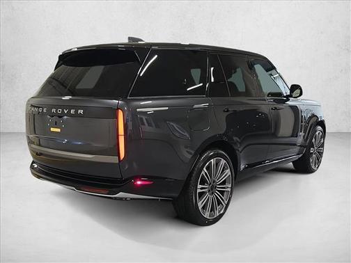 2026 Land Rover Range Rover P530 SE
