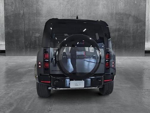 2025 Land Rover Defender 110 P400 X-Dynamic SE