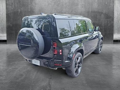 2025 Land Rover Defender 110 P400 X-Dynamic SE