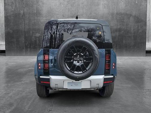 2025 Land Rover Defender 110 P400 S