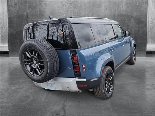2025 Land Rover Defender 110 P400 S