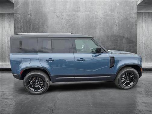 2025 Land Rover Defender 110 P400 S