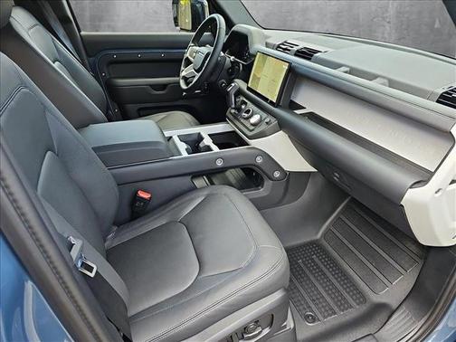 2025 Land Rover Defender X-Dynamic SE