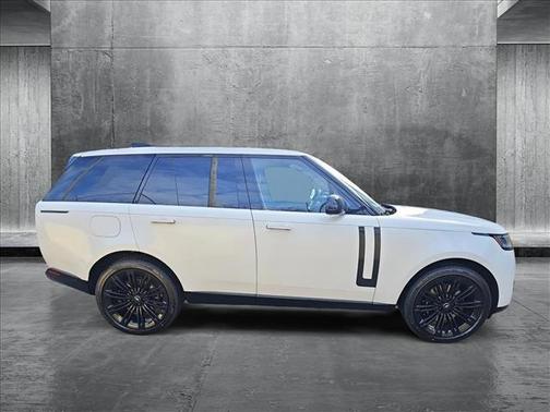 2025 Land Rover Range Rover P530 SE