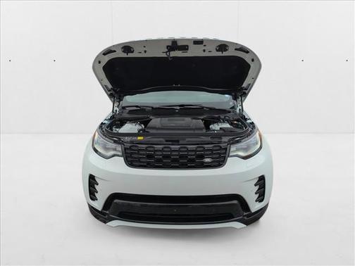 2024 Land Rover Discovery P300 Dynamic SE