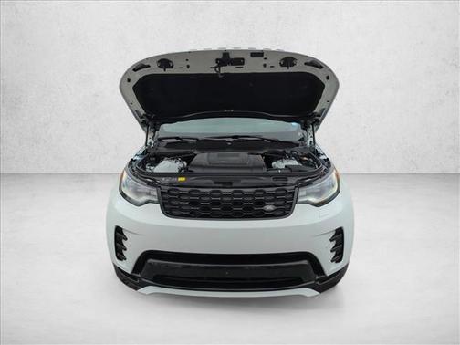 2024 Land Rover Discovery P300 Dynamic SE