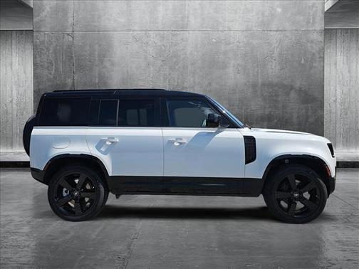 2025 Land Rover Defender 110 P400 X-Dynamic SE
