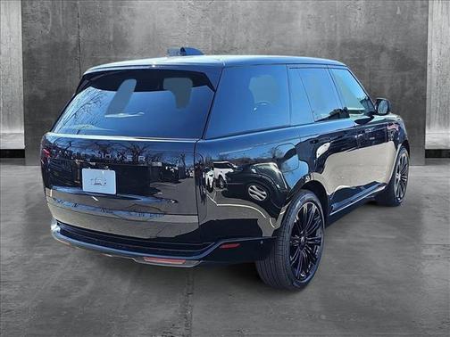 2025 Land Rover Range Rover P530 SE