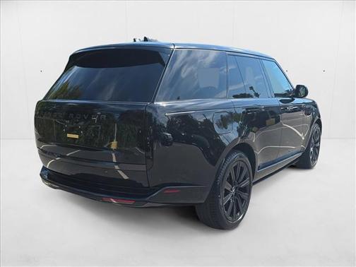 2025 Land Rover Range Rover P550e SE