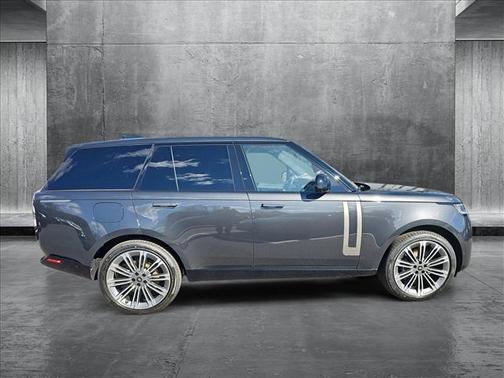 2025 Land Rover Range Rover P530 SE