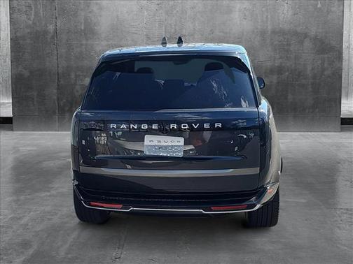 2025 Land Rover Range Rover P530 SE