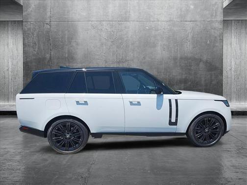 2025 Land Rover Range Rover P530 SE